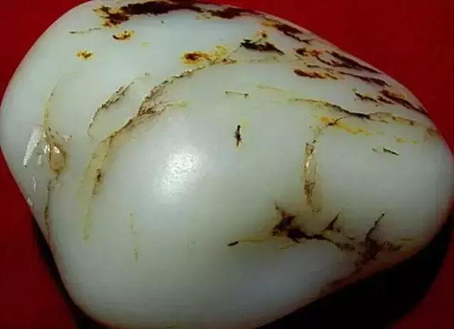 见惯了宝玉石，它的原石长啥样？有些毫不起眼，捡到千万别丢……