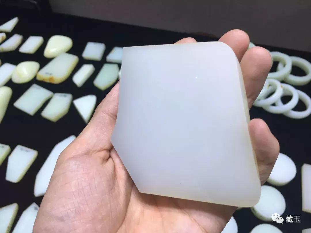 俄料和田玉为什么比较便宜 (俄料和田玉真的盘不出来吗)