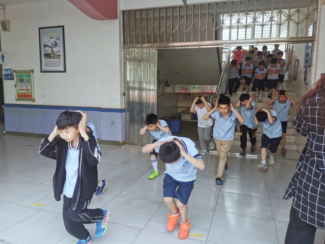 防震减灾宣传小学,防灾减灾地震来了怎么办