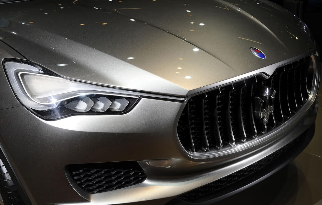 玛莎拉蒂新款小型suv报价,玛莎拉蒂grecaletrofeo和保时捷macan