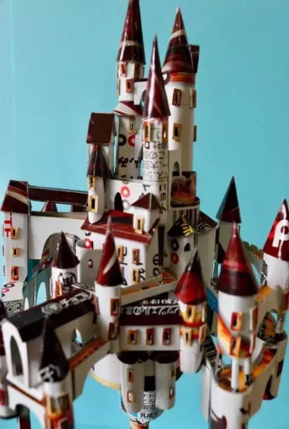 日本小哥自称“空箱职人”,靠着废纸盒办展览