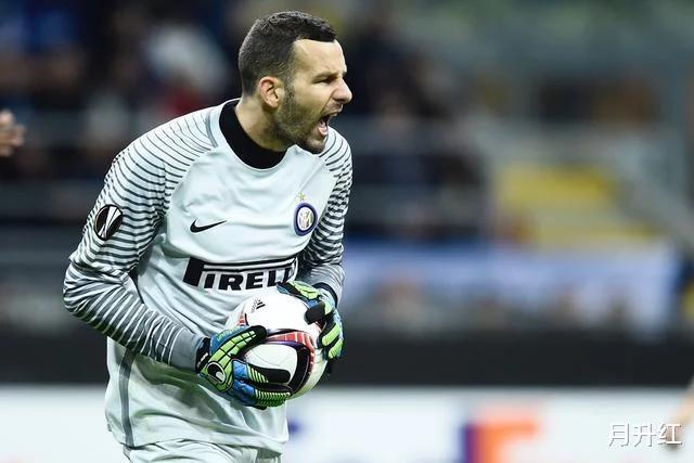 一个好的守门员顶半个球队,一个足球守门员的扎实的基本功