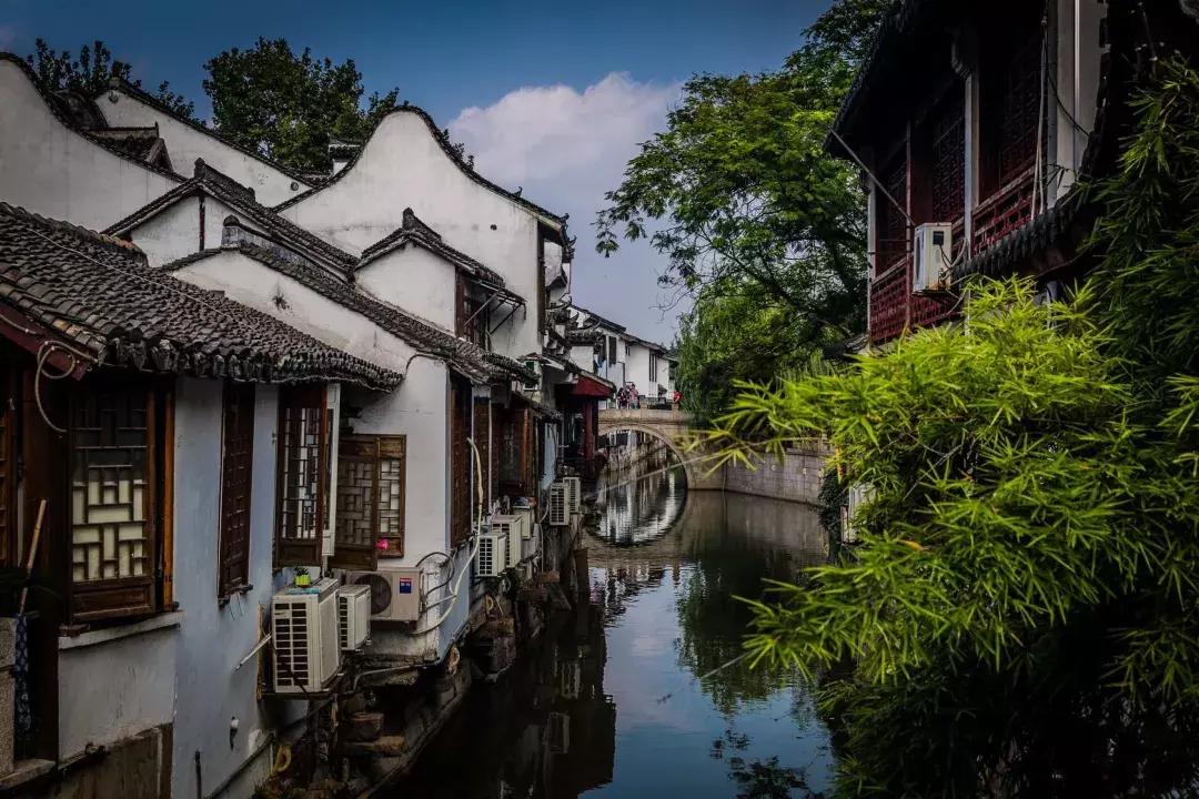 繁华喧闹的老街,繁华古镇老街