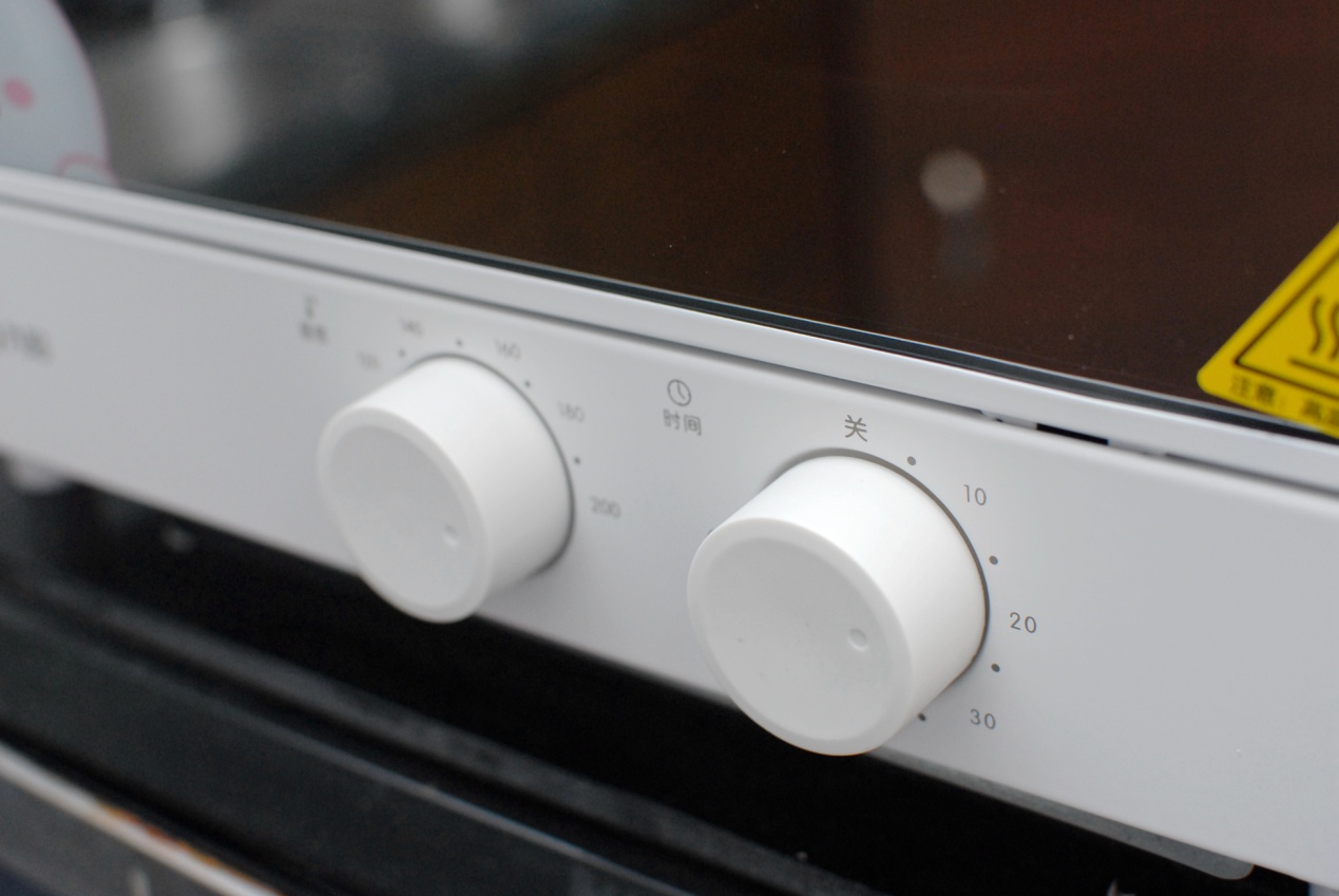 和可妮兔一起做烘焙，让生活多点小可爱：九阳LINEFRIENDS小烤箱