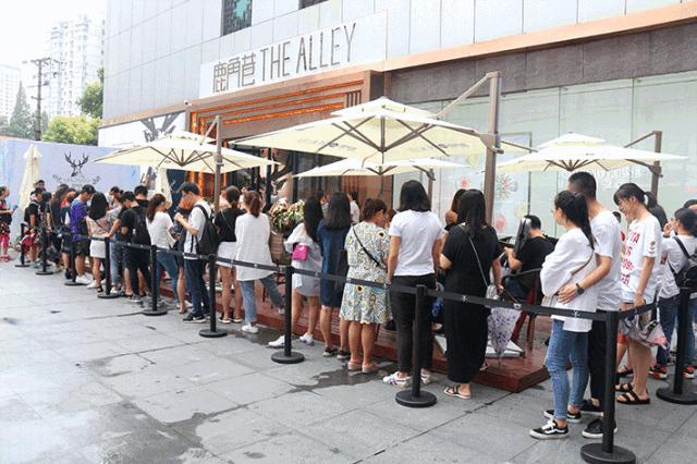 一杯奶茶卖多少钱才回本,奶茶二三块一杯为什么卖得那么好