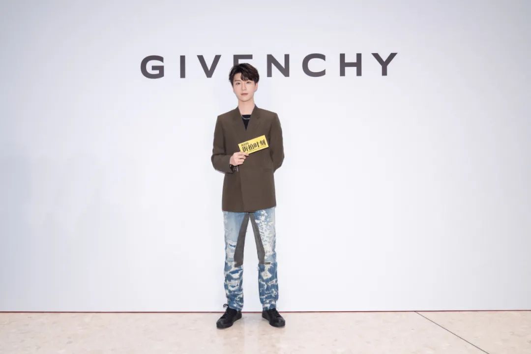 乃万曾可妮直播,纪梵希女包值钱吗