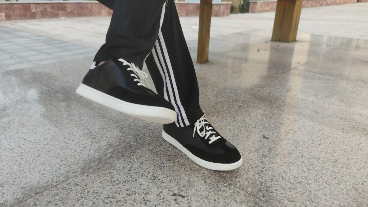 男士运动休闲鞋性价比超高的,男士运动休闲鞋牛皮