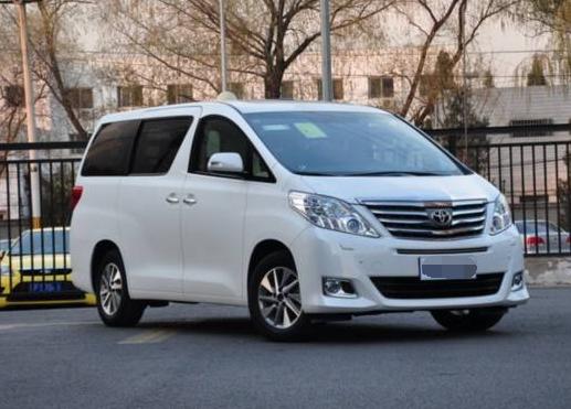 这款豪车“红”了？4S店：买车需加价30万，准车主：多少钱我都加