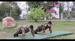 “宅”在营区久了太无聊?不可能的事!兵哥兵姐解锁“文娱”新姿势