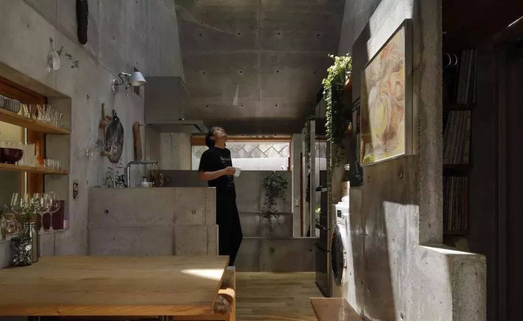 买不起大房子，日本教授为妻子造18m²“豪宅”当生日礼物.......