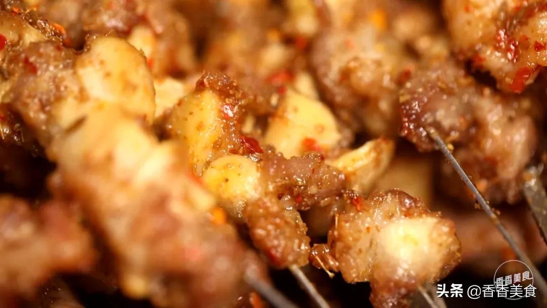 藏在巷子里的特色烧烤,老街里烧烤青岛