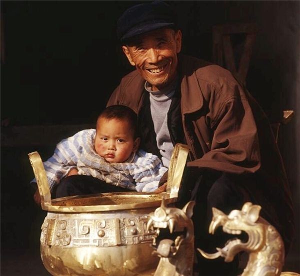 老农传家宝竟是明朝状元卷真迹,农民被鉴宝专家骗古画