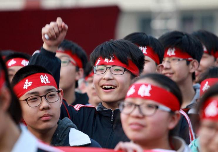 孩子中考落榜上职高还是上技校,被中考淘汰的职高生就业前景如何