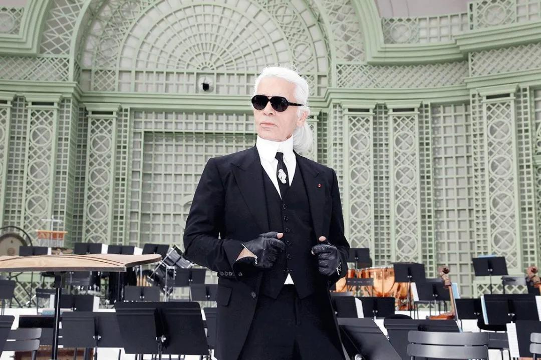 200块钱住北京,200块住酒店吃大餐