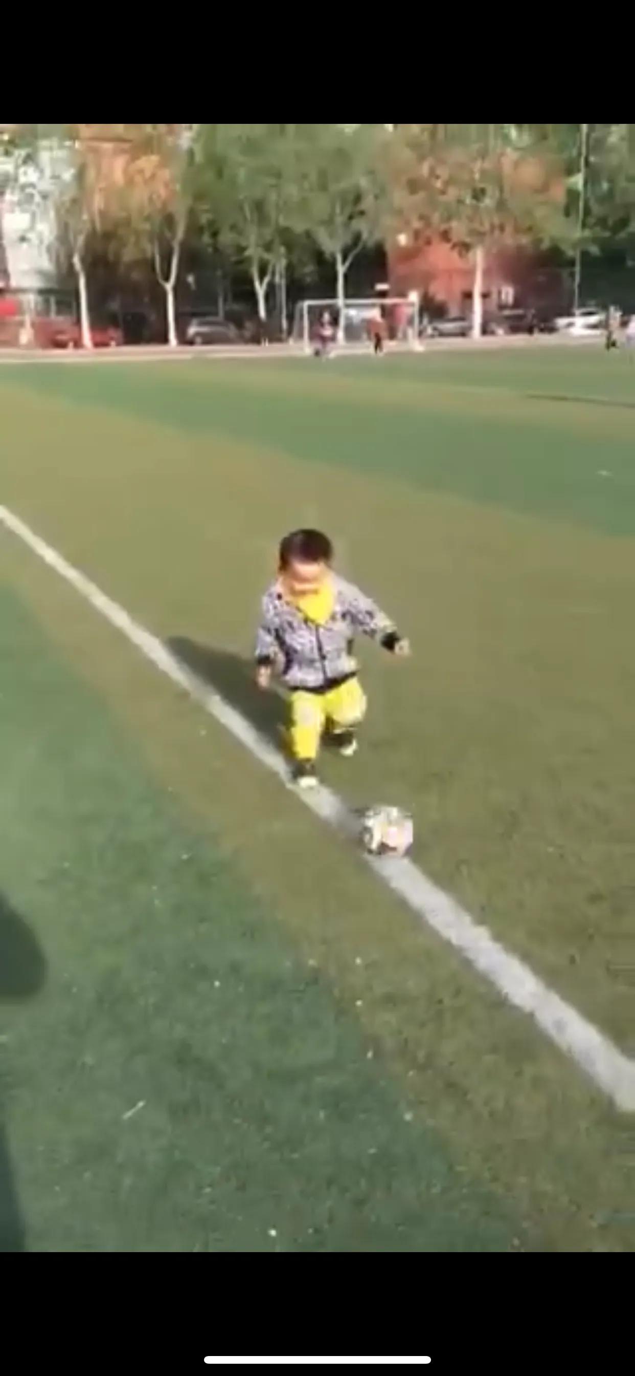 我和足球的故事绘画,我和足球的故事