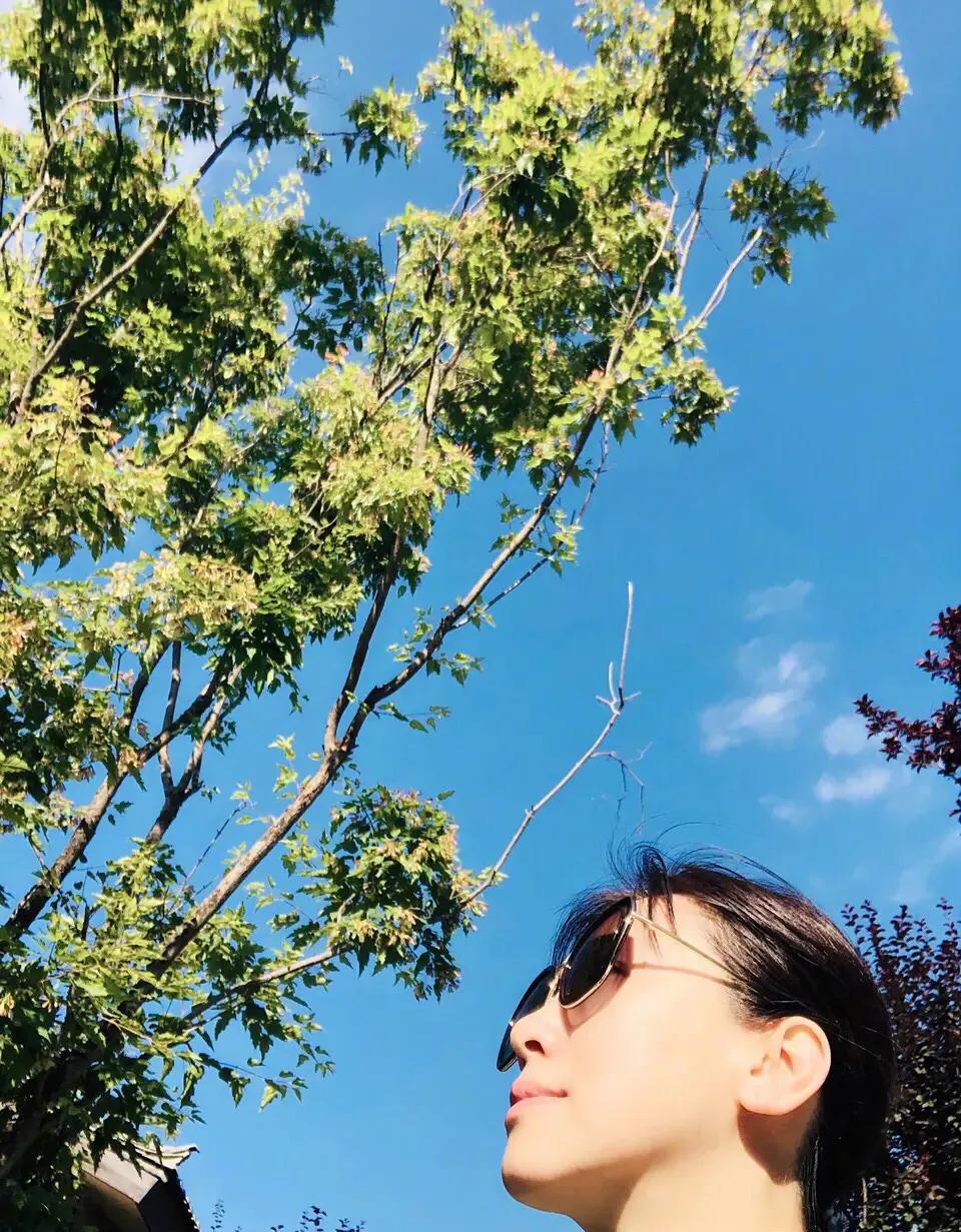 有时候使人疲惫的不是远方的高山,让人疲惫的不是远山而是鞋里的沙