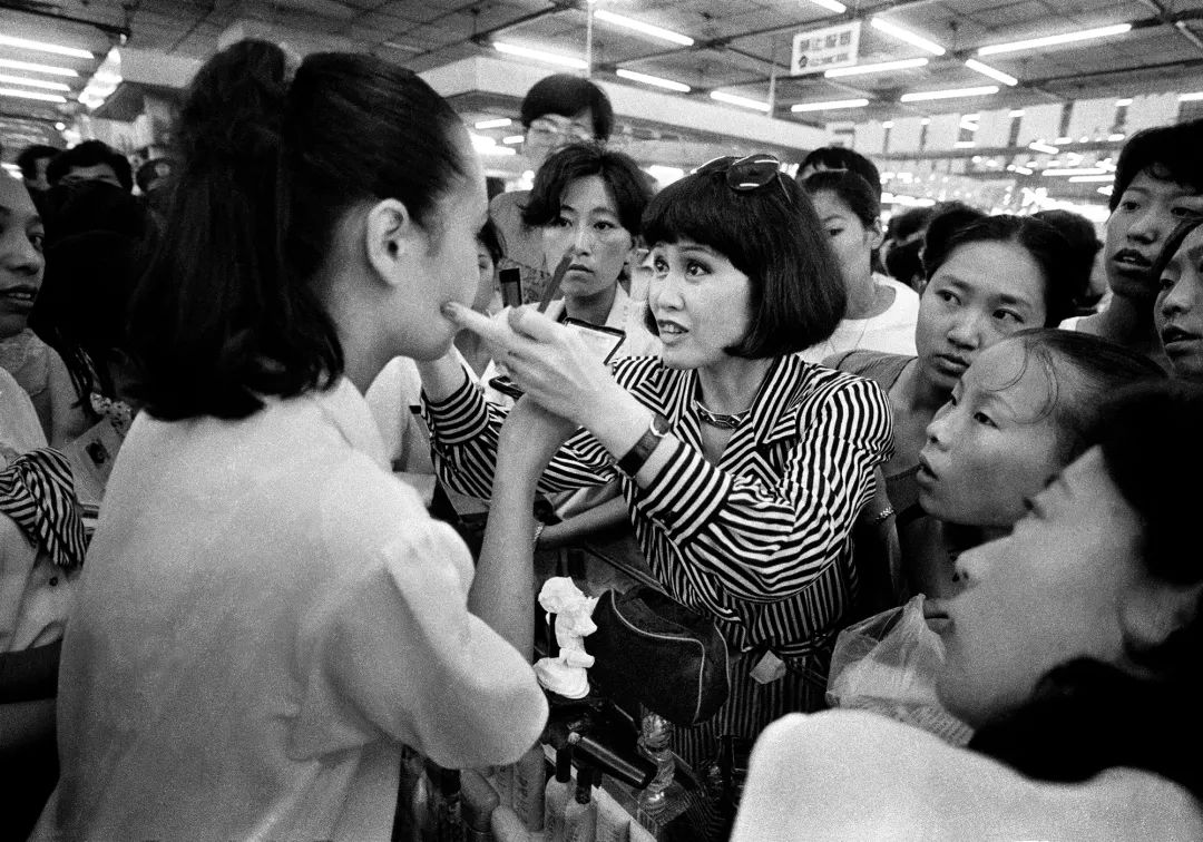 从一线记者到摄影艺术家，谢军拍下了即将消逝的时代记忆