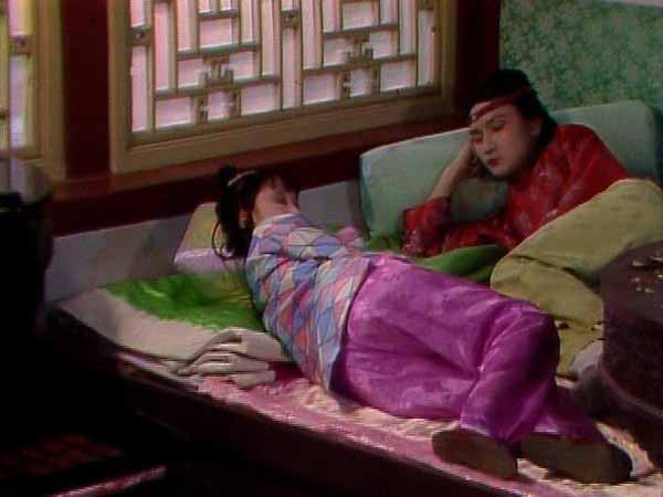 红楼梦的女性有缠足吗,红楼梦中的女人为什么不缠小脚