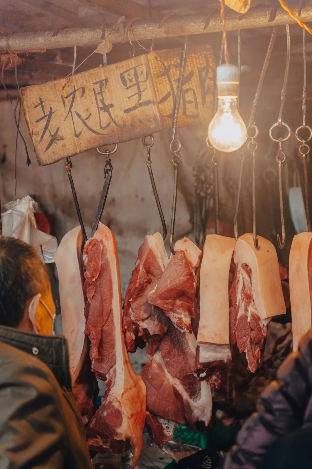 沙河边的野生菜市，是成都嬢嬢的狂欢现场
