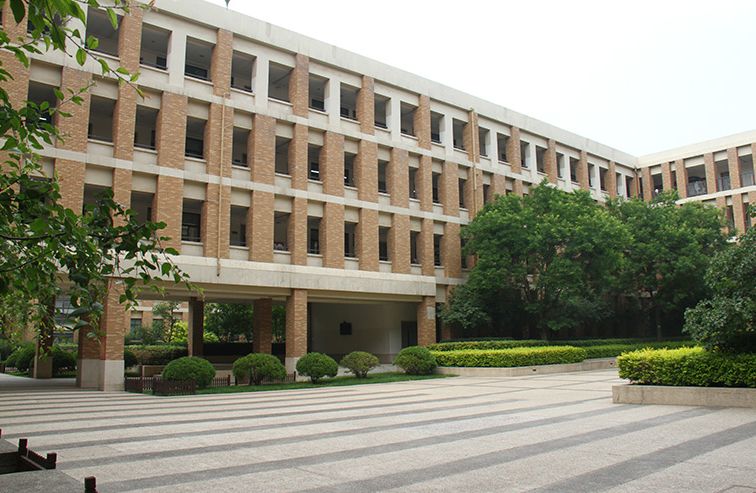 郑州一八联合国际学校初中学费,郑州一八联合国际学校老师