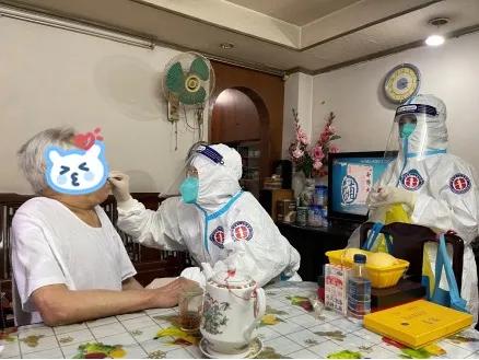 广州市一医院的“她力量”:路过社区采样点,就地上岗