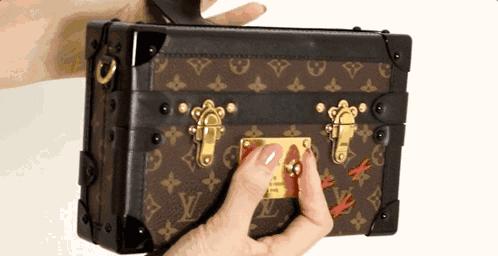 买了个lv的包去哪检验真伪,买了很多lv东西视频