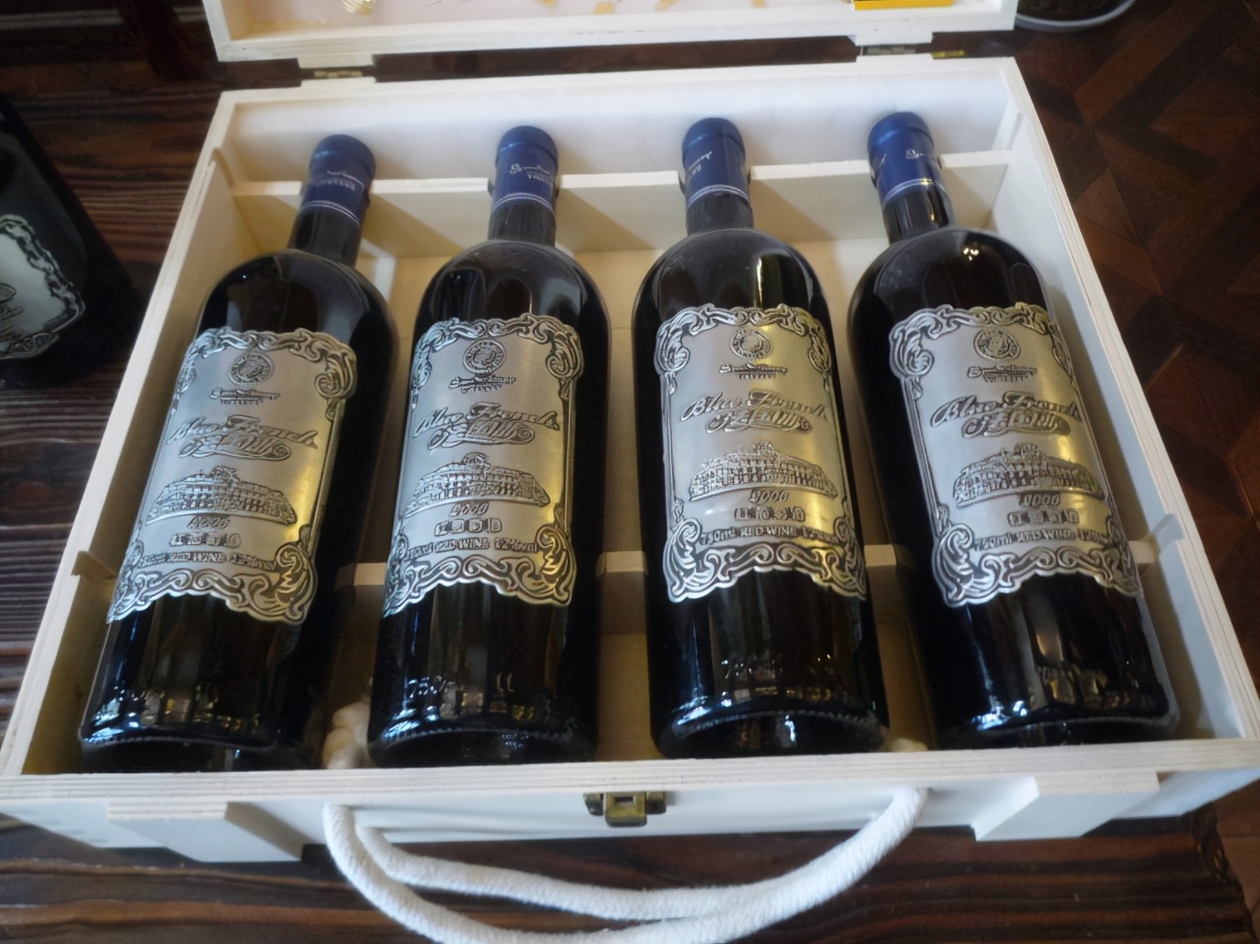 衣服奢侈品牌排行榜,男装奢侈品牌排行榜