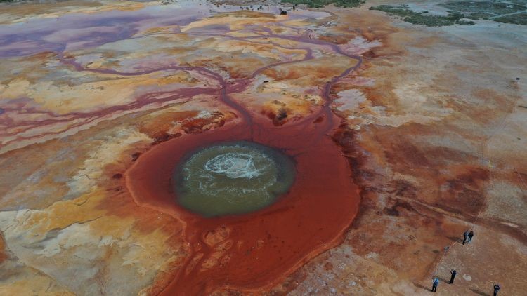 龙眼凤羽的艾肯泉，该称恶魔之眼，还是天使之眼，你来决定吧