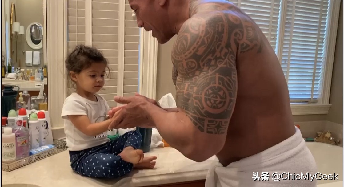 巨石强森被小女孩嘲讽后续,巨石强森被妈妈说瘦成皮包骨