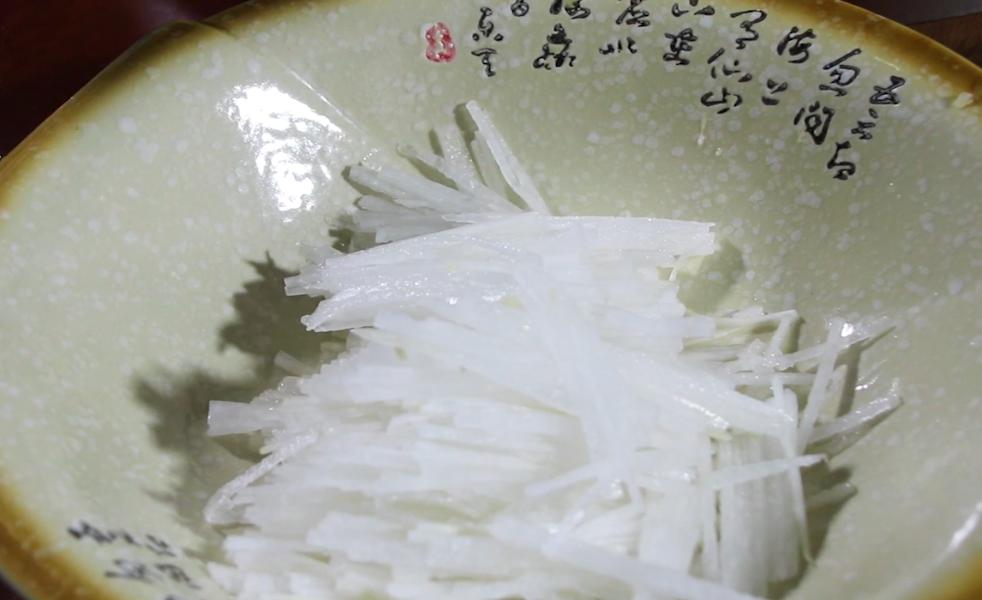 萝卜和虾的家常做法,1根萝卜3个鸡蛋新吃法