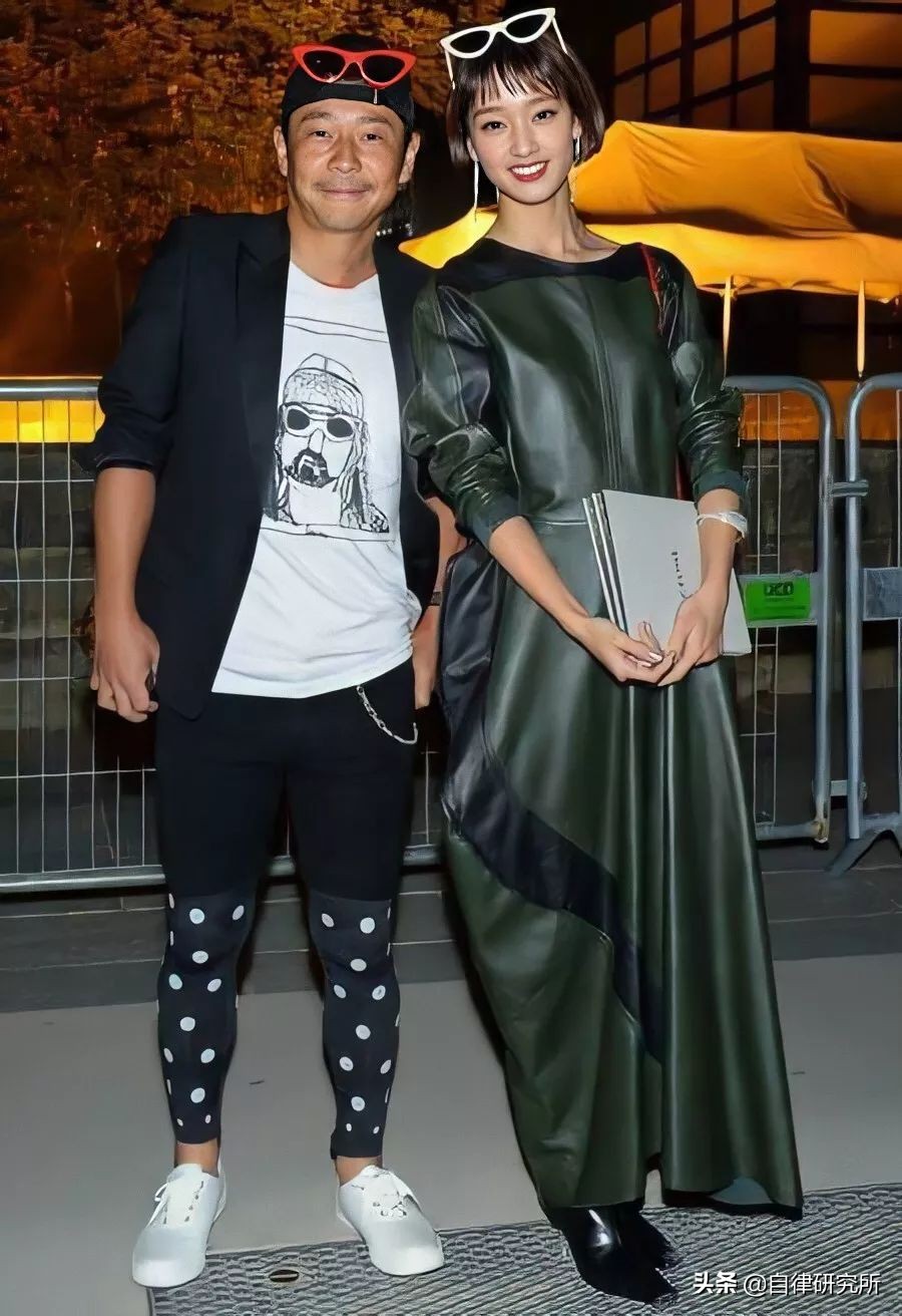 送10亿,征女友包下火箭登月高中毕业的他为何成为日本最潮富一代