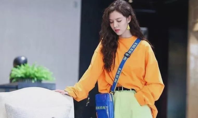 宋妍霏泫雅都喜欢的衣服,宋妍霏和泫雅一起的视频