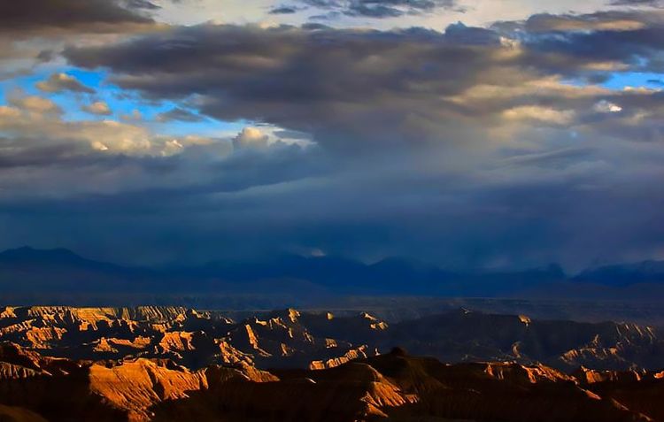 阿里大北线之穿行 (走过大北线的阿里巴巴)
