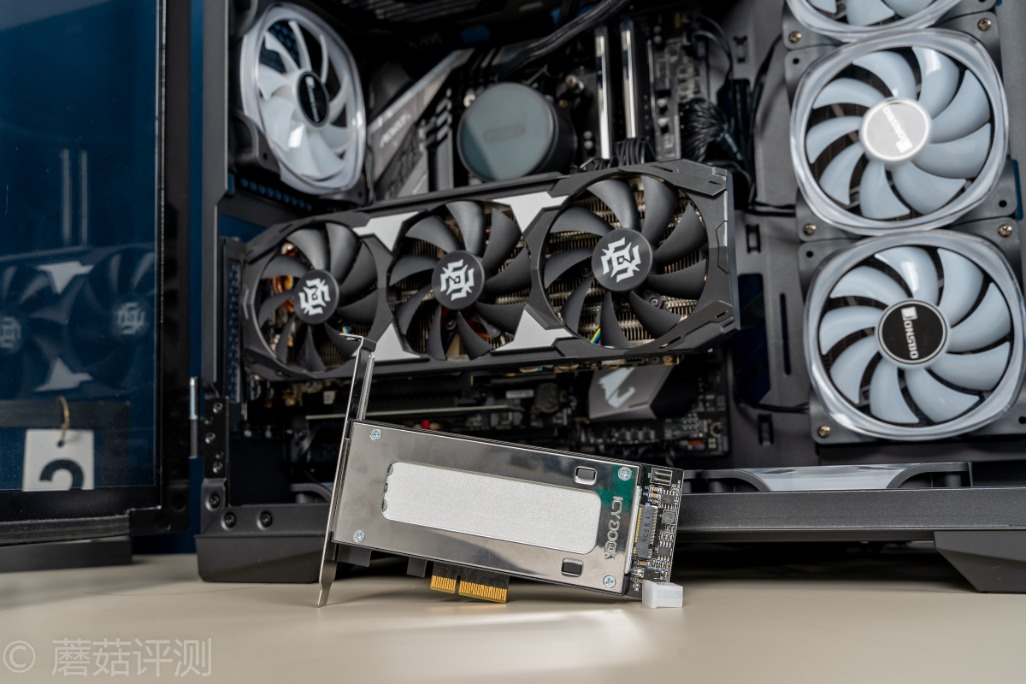 方便插拔，探索更多使用可能、ICYDock硬盘抽取盒PCI转M2评测