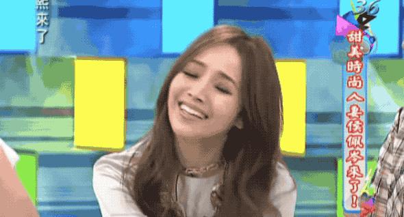 讨好尴尬凶狠:微表情分析侯佩岑夫妇一家,深渊般的母女凝视着你