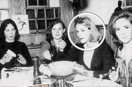 她是永远的“英伦玫瑰”，赢得了全英国的尊重，却输给情敌卡米拉