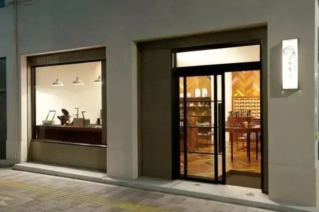 现在,全靠霓虹文具给我带来工作归属感