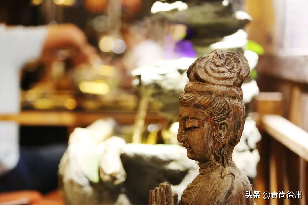 徐州发现超魔幻烧肉酒场，颜值赛高！可以大口吃肉大口喝酒！