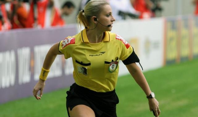 最美女裁判被禁赛,世界足坛最美女裁判