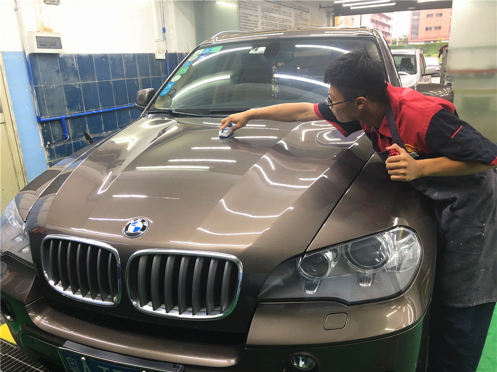 广州宝马x5镀晶亮条修复,宝马x5漆面保护膜最好看的