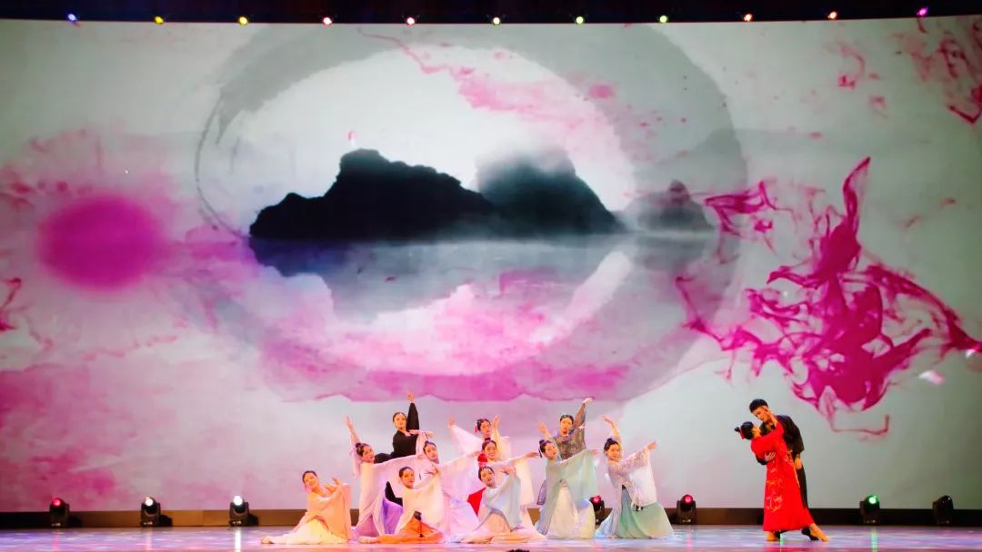 一场派对,一张面具,浪漫由你!川大锦江学院举行“假面舞会”