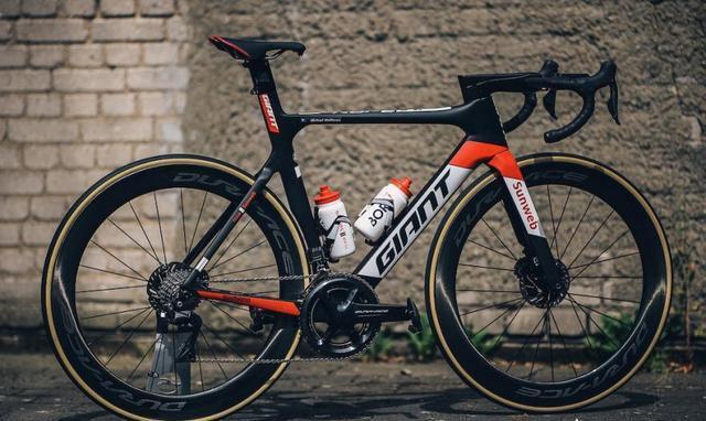 捷安特与永久山地车哪种好,捷安特哪款公路自行车最好