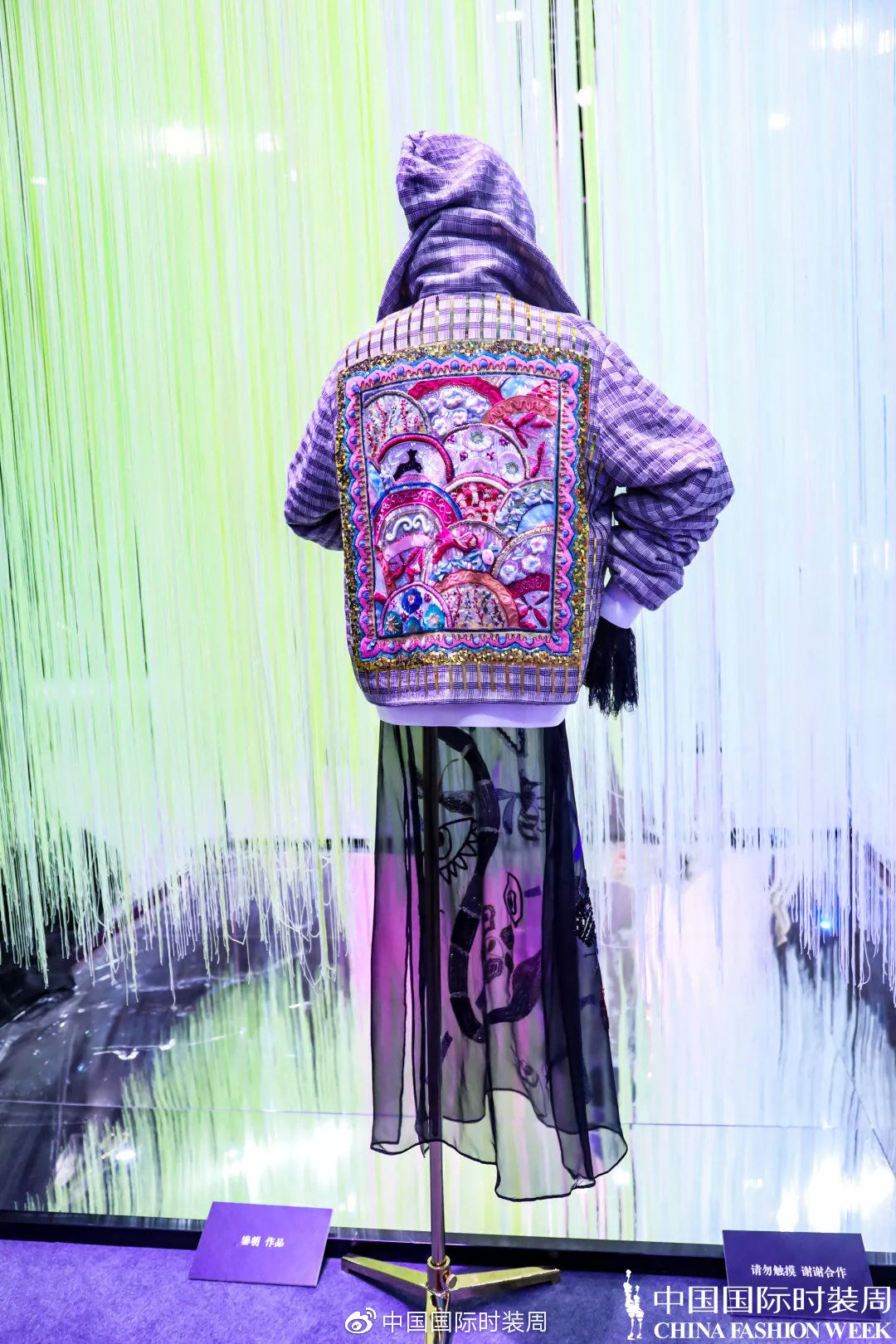 用丝线牵引时尚|“天锦地绣·华夏大美”刺绣艺术展精彩纷呈