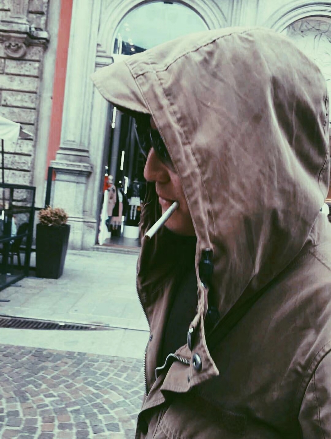 七月微黄昏来根华子