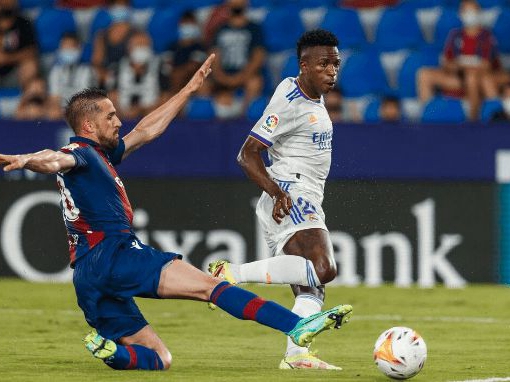 西超双雄同病相怜，皇马放走拉莫斯和瓦拉内后悔吗？