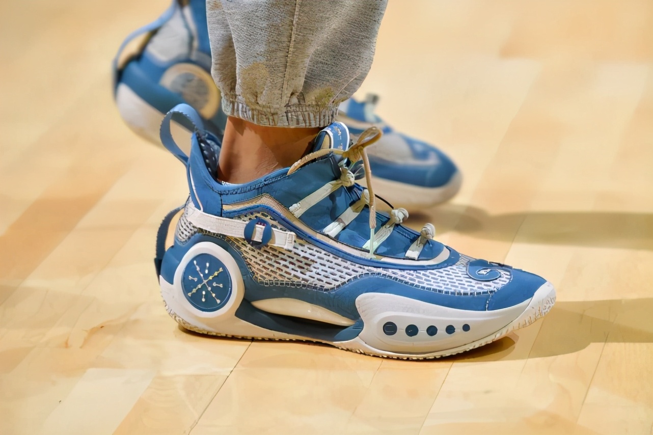 红血品牌浪凡,中国李宁最新联名款