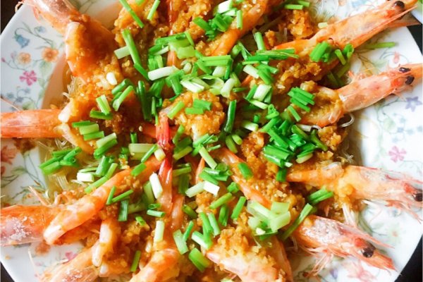 春节宴客必备：蒜蓉粉丝蒸虾，造型好味道鲜，一定能为你挣足面子