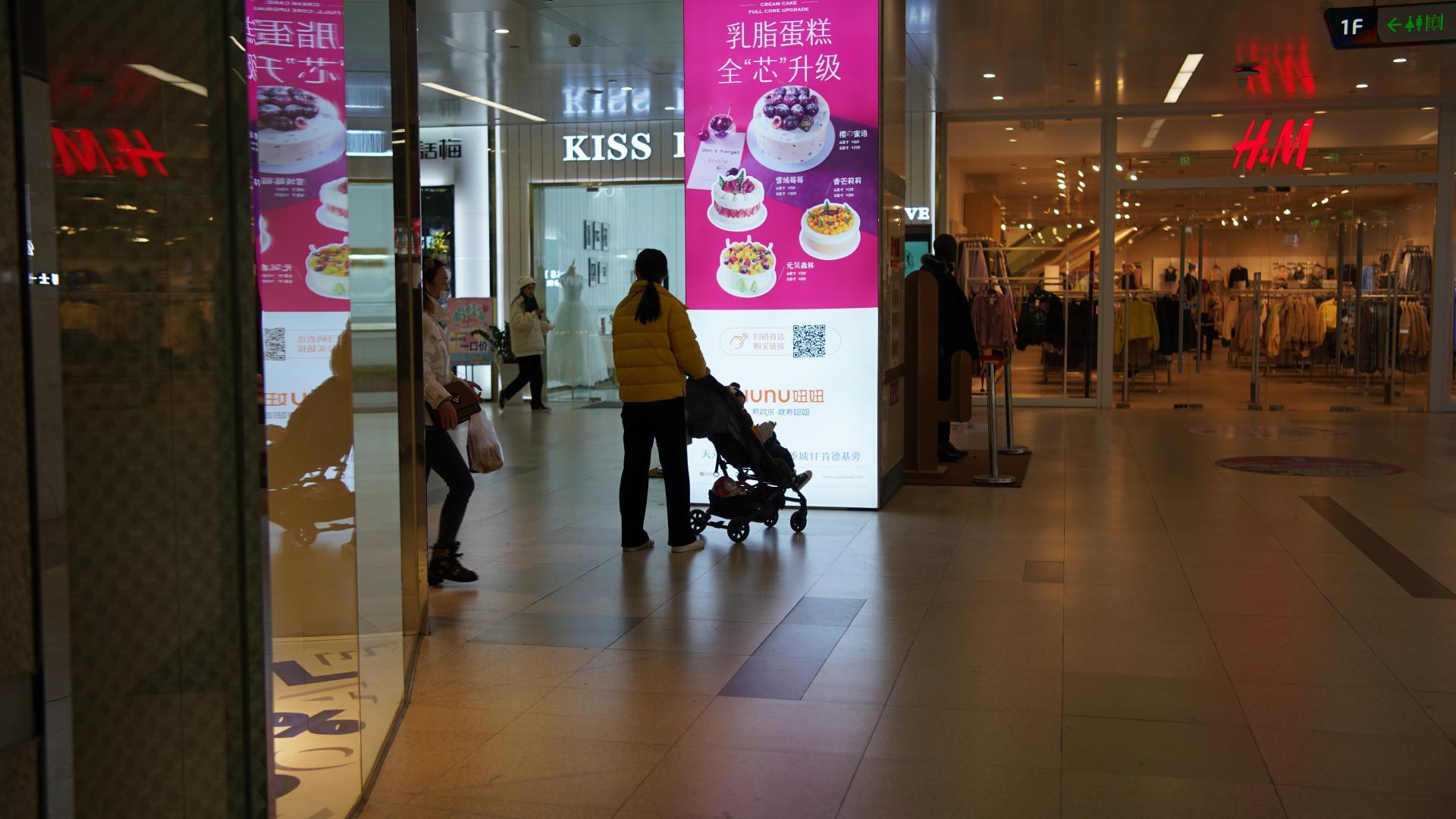 永诺yn35mmf2标准定焦镜头测评,永诺35mmf2和适马35f2对比