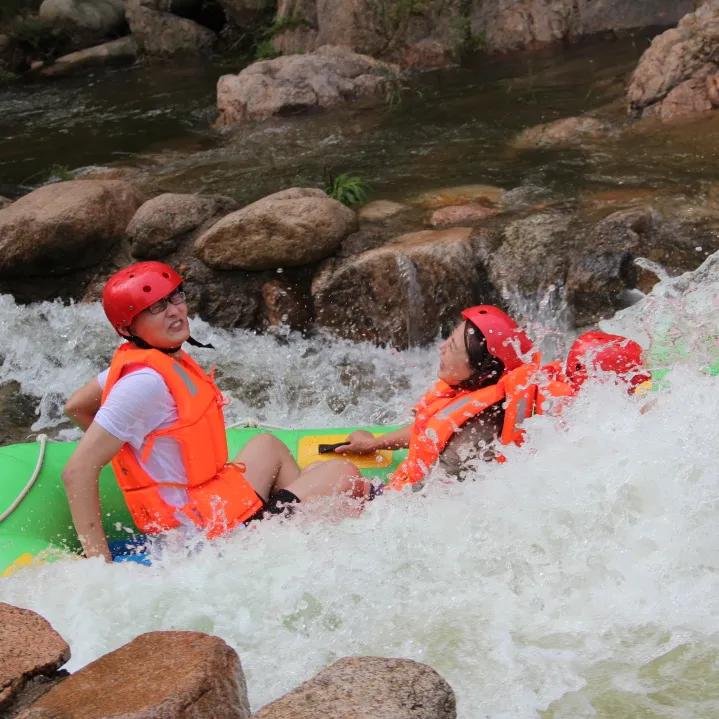 绿野仙踪旅游景区夜晚,画眉谷旅游景区