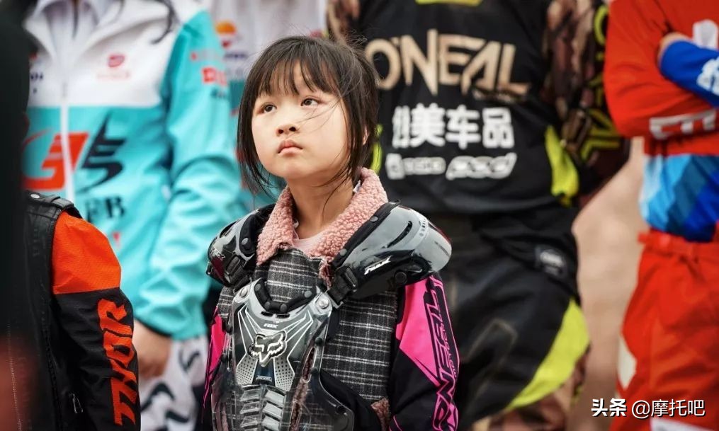 这摩托真好喝。。。不对....这酒真好骑！